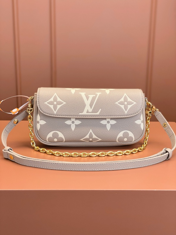 [루이비통] WOC 사첼백 WALLET ON CHAIN IVY
