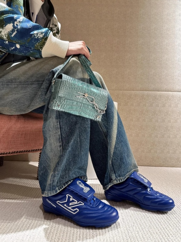 [루이비통] 신상 스니커즈 FOOTPRINT SOCCER SNEAKERS