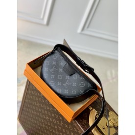 [루이비통] MOON CROSSBODY 호보백