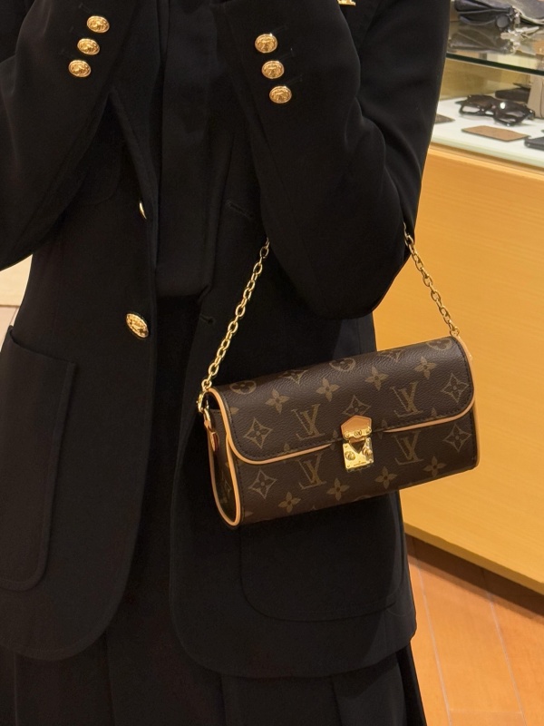 [루이비통] 모노그램 포쉐트 사첼백 사첼백 POCHETTE CAMILLE