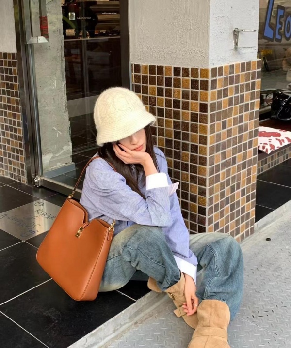 [셀린느 ] 신상 Camille 16 Soft HOBO 숄더백