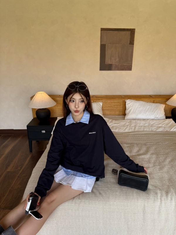 [미우미우] 스트라이프 긴팔 티셔츠