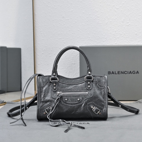 [발렌시아가] CITY NANO 파우치 체인 숄더백