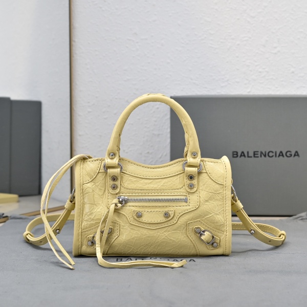 [발렌시아가] CITY NANO 파우치 체인 숄더백