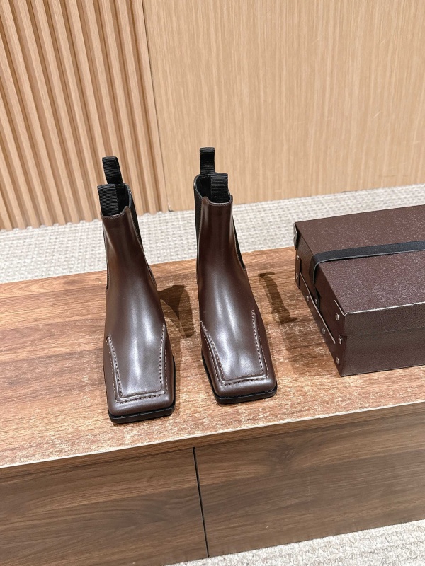 [ALAIA] 신상 부츠