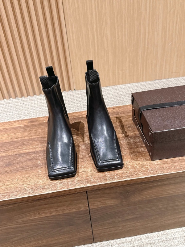 [ALAIA] 신상 부츠