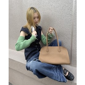 [더로우] 마고 숄더백 12 THE ROW EW Margaux 12 Shoulder bag (그레인 가죽)