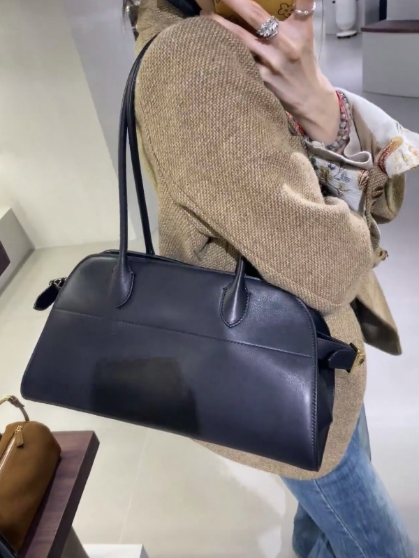 [더로우] 마고 숄더백 12 THE ROW EW Margaux 12 Shoulder bag (새들 가죽)
