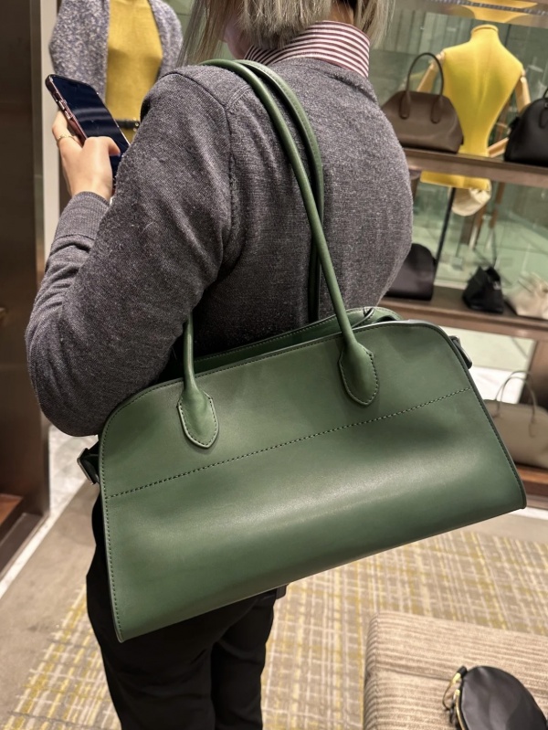 [더로우] 마고 숄더백 12 THE ROW EW Margaux 12 Shoulder bag (새들 가죽)
