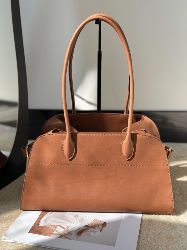 [더로우] 마고 숄더백 12 THE ROW EW Margaux 12 Shoulder bag (새들 가죽)