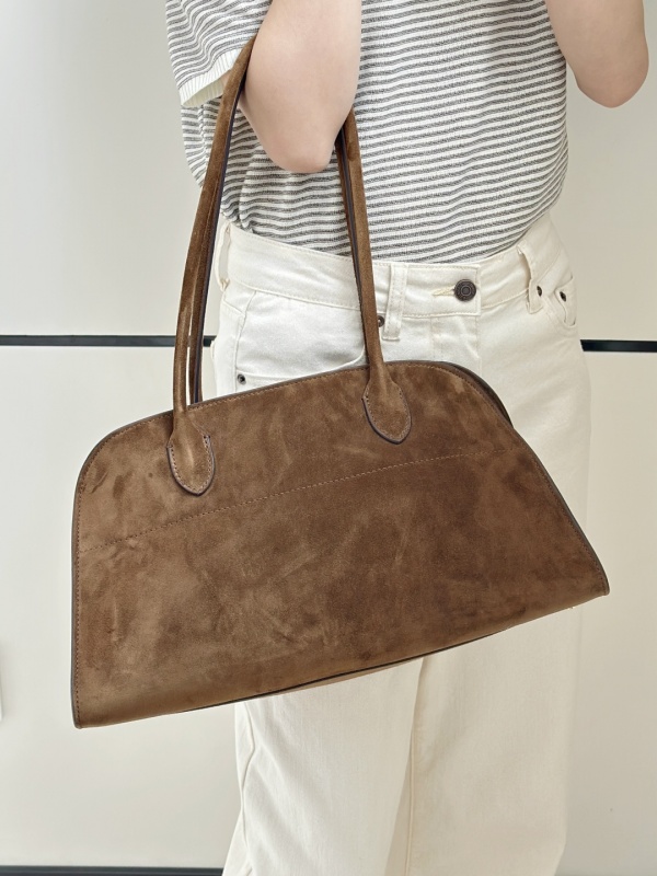 [더로우] 마고 숄더백 12 THE ROW EW Margaux 12 Shoulder bag (스웨이드 가죽)