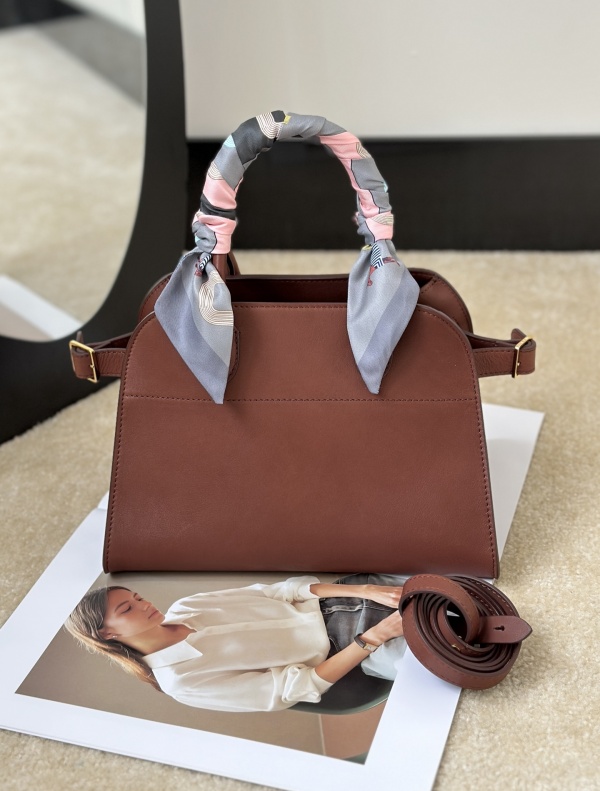 [더로우] 마고백 10 THE ROW Margaux bag 10 (새들 가죽)