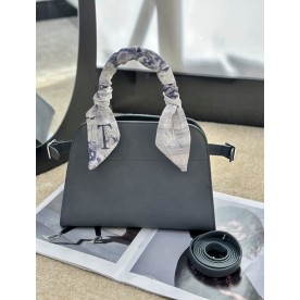 [더로우] 마고백 10 THE ROW Margaux bag 10 (새들 가죽)