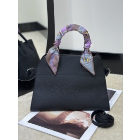 [더로우] 마고백 12 THE ROW Margaux bag 12 (그레인 가죽)