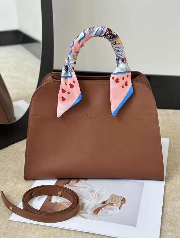 [더로우] 마고백 12 THE ROW Margaux bag 12 (새들 가죽)