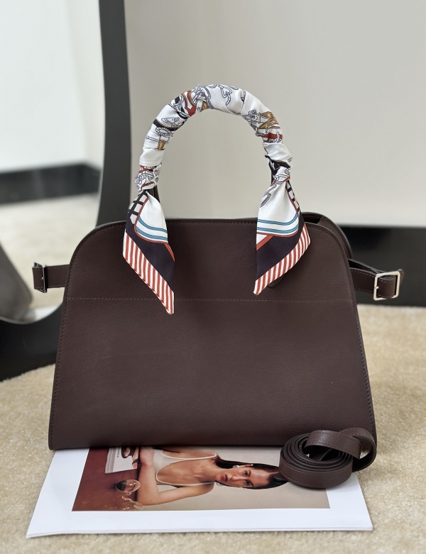 [더로우] 마고백 12 THE ROW Margaux bag 12 (새들 가죽)