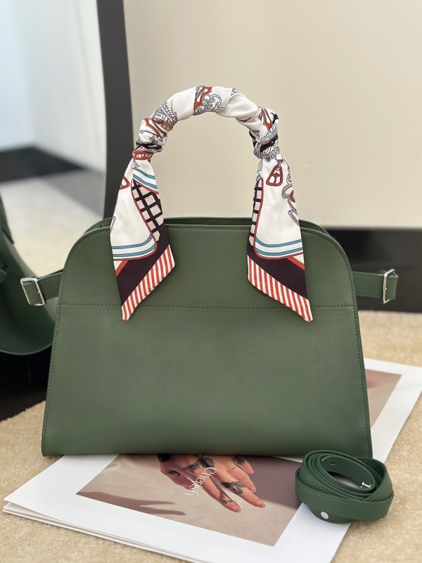 [더로우] 마고백 12 THE ROW Margaux bag 12 (새들 가죽)